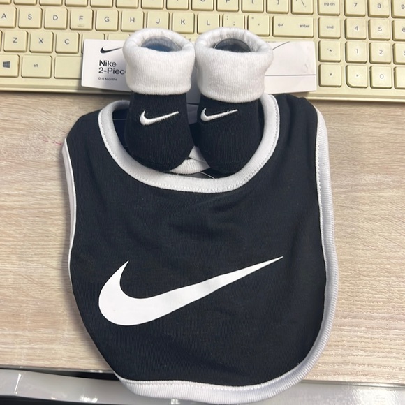 Nike 2 piece set 0-6 months nwt - Picture 1 of 3